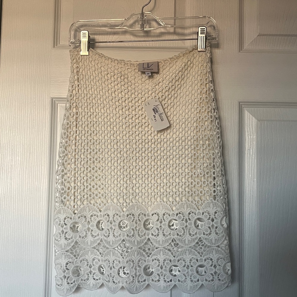 Liv LA | White Lace Flower Overlay Pencil Skirt XS